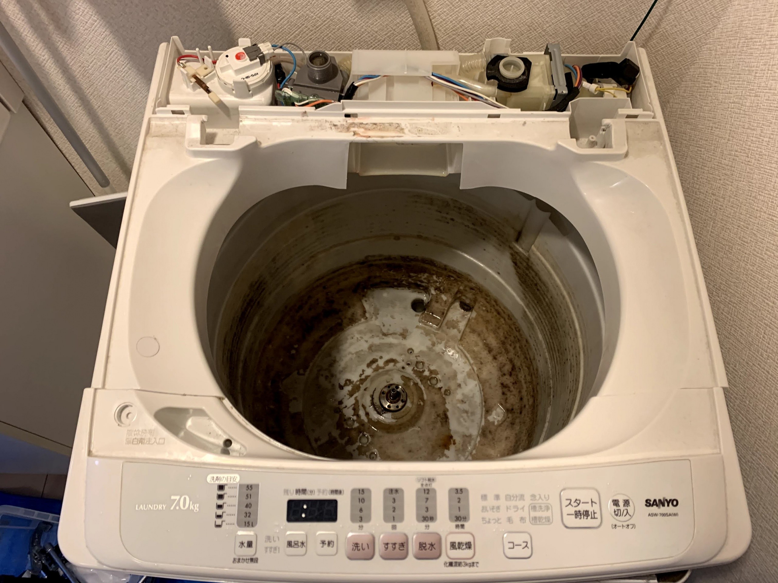使用歴7年の洗濯機の分解洗浄(サンヨー)|おそうじ本舗大井町店・大田中央店
